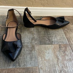 Lewit pointed black flat w/ ruffle and ankle strap